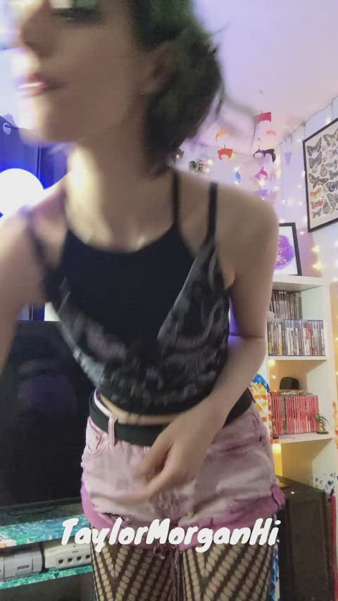 Your boob flash [gif] comes with a tummy flash 💚