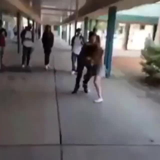 High school girl viciously knees bully into a sleep.