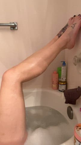 bath hairy pussy legs clip
