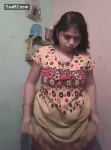 ?Desi ?bhabhi show her ?nude and bathing full video