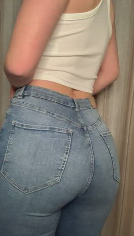 Doing a social experiment to see how many horny guys will actually see my ass tonight