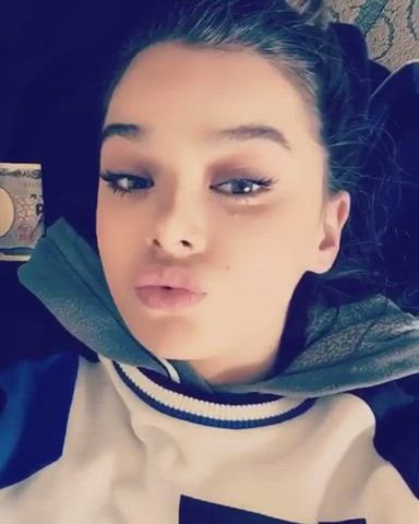 celebrity cute hailee steinfeld clip