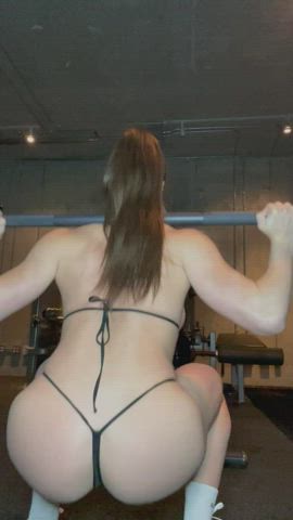 Bodybuilder Muscular Girl NSFW clip