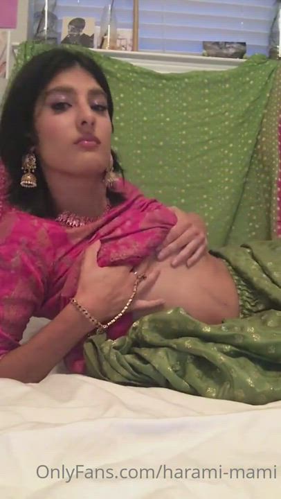EXTREMELY HOT NRI BABE SHOWING HER TITS AND FINGERING HER PUSSY [LINK IN COMMENTS]