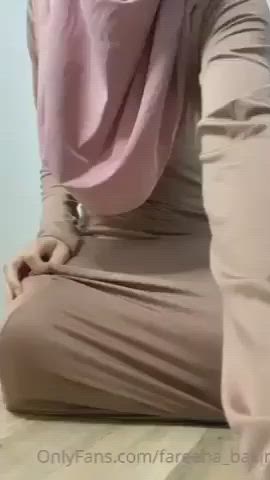 Arab Hijab Pussy Toy clip