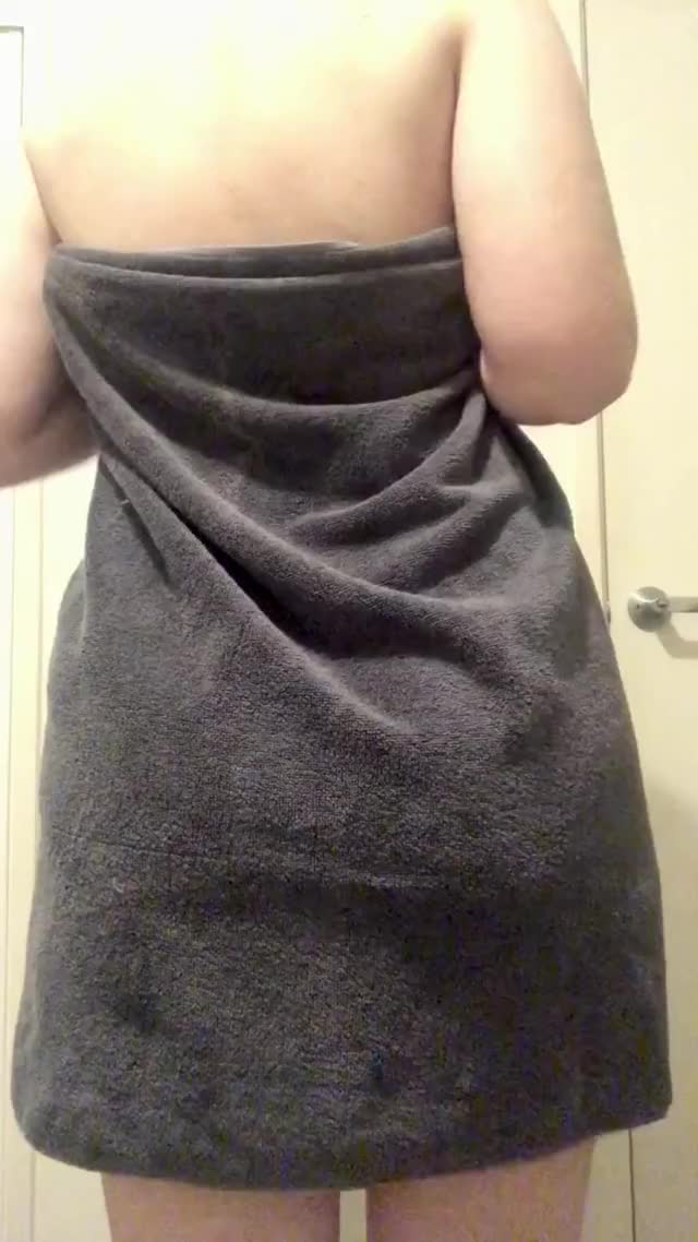 Oops... I seemed to have dropped my towel ? (f)