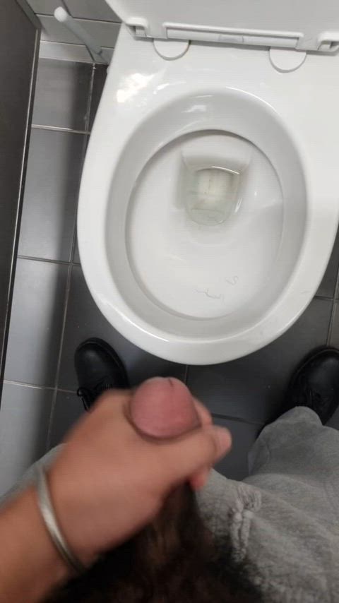 [21] cumming while a guy is pissing in the next stall