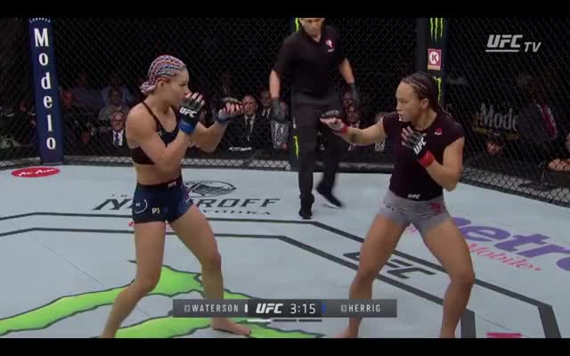 Waterson |Herrig| Foot positioning when she strikes (Full Speed)