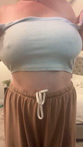 amateur big tits bouncing tits housewife huge tits natural tits onlyfans tit slapping