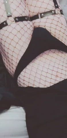 Fishnets and ass ;)