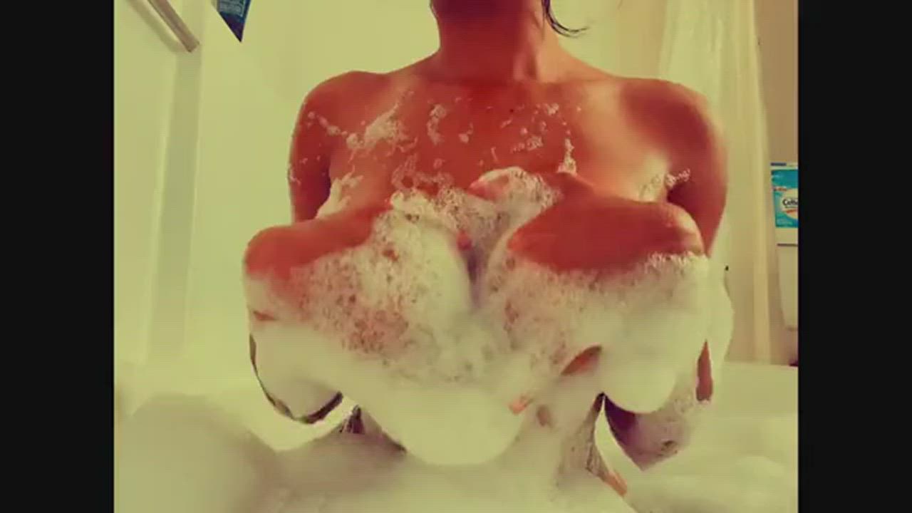 Babe Bathtub Ebony clip