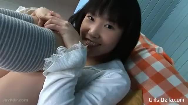 Yui Kasugano Shows Her Pussy