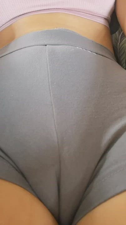 18 year old camel toe it turns me on all the older guys wanking over me
