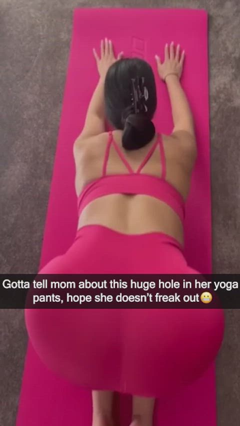 (M/S) Hole in mom's yoga pants