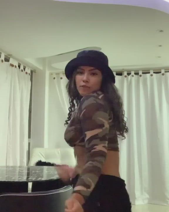 Colombian Dancing Latina clip