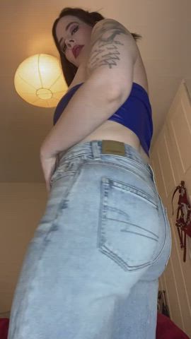Guess how many inches Mommy is hiding in those tight jeans?