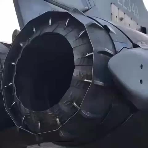 Nozzle and thrust reserver on a Tornado RB199 [video]