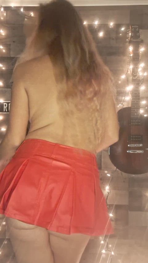 Red hot christmas skirt? 