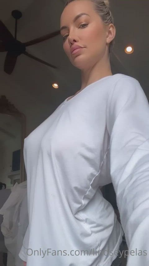 big tits blonde cleavage model natural tits nipples onlyfans stomach tongue clip