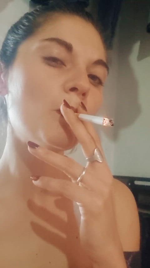 Does it turn you on to see women smoking? Talk to me!