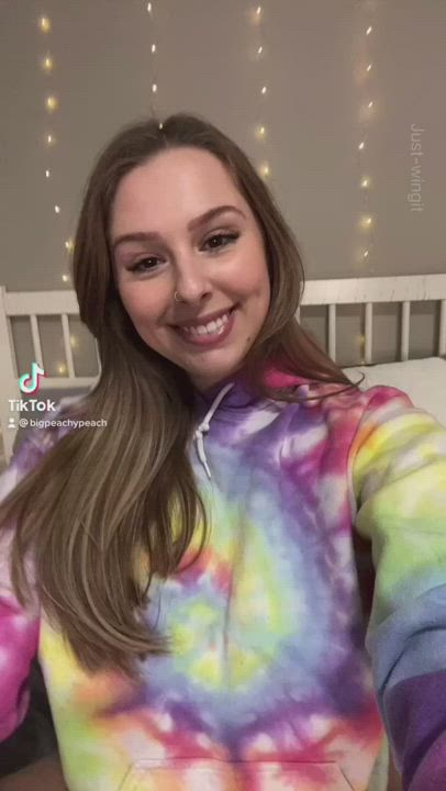 Amateur Busty TikTok Undressing clip