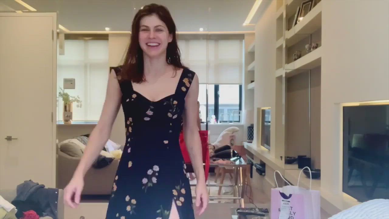 Alexandra Daddario clip