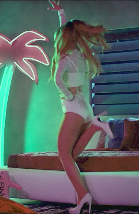 What's your favorite Ari MV look? Mine is from Bang Bang