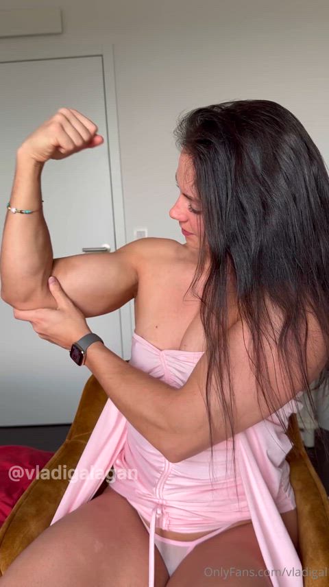 bodybuilder muscles muscular girl muscular milf clip