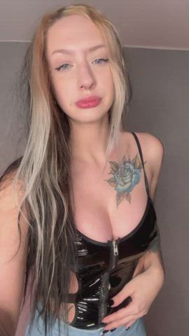 big tits gamer girl huge tits tattoo tiktok spicytiktokginger tik-tok clip