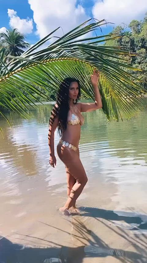 bikini milf sensual clip