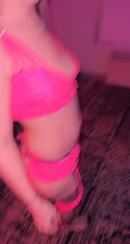 5'0' 111 lbs swingig hotwife at a party!