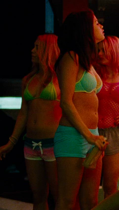 babe bikini celebrity female selena gomez smoking vanessa hudgens clip