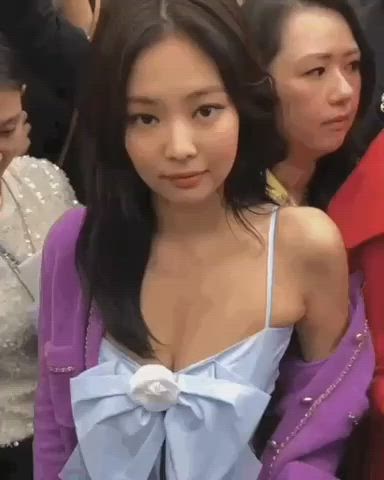 celebrity cleavage korean clip