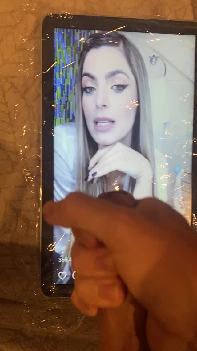 Jerking off and cum during Instagram live streaming ?