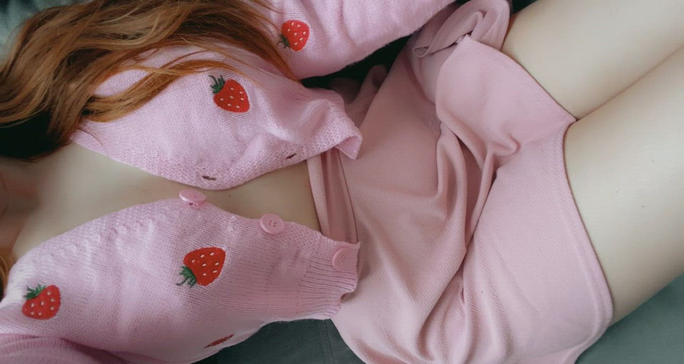 Ginger pussy is sweet like strawberries
