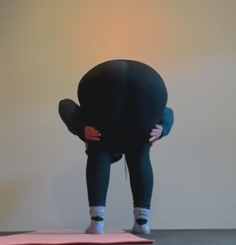cougar milf yoga yoga pants clip