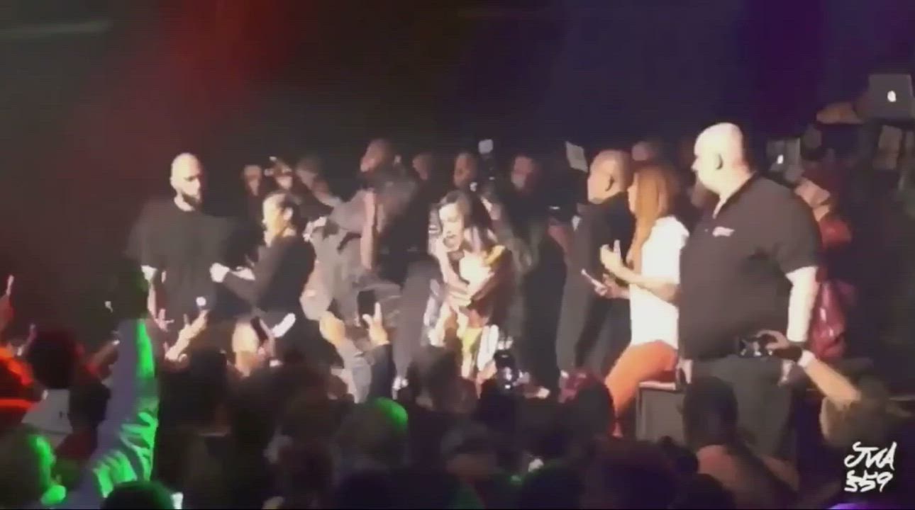 Cardi B Letting Some Fans Grope Her Tits At A Concert