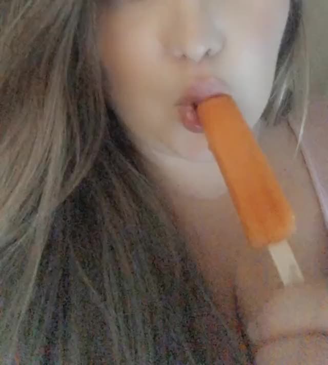 Thanks for 5,000 followers babes! Come have a popsicle with me. ?