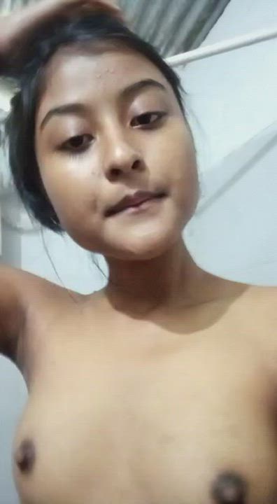 ??Extremely cute babe showing her tits and Fingering her pussy [must watch] [link