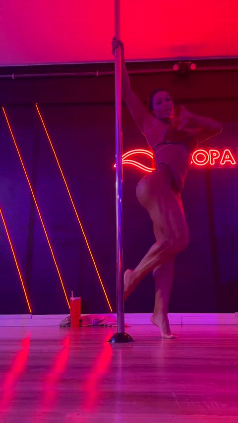 ass big ass big tits brazilian celebrity dancing muscular girl pole dance sexy clip