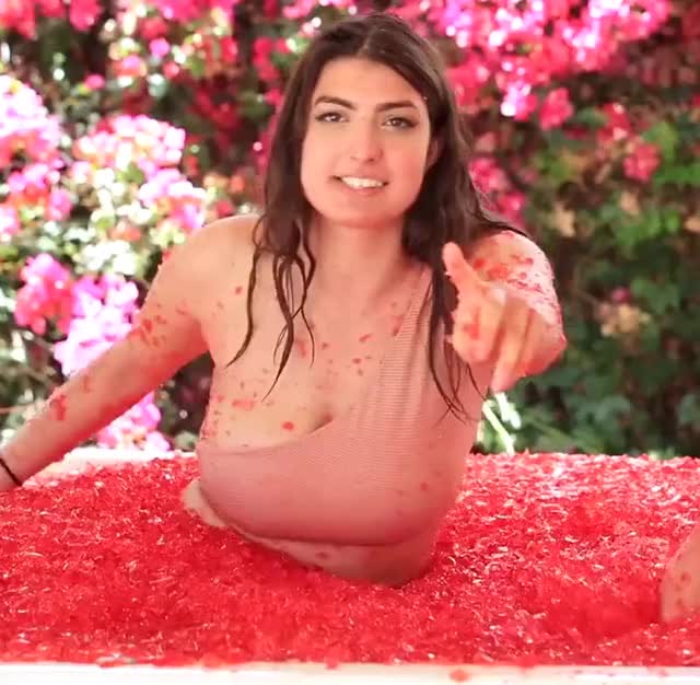 5000-pounds-of-jello-in-hot-tub 4nNDFRxM 5MQi xbEBEIB8 x8Cz