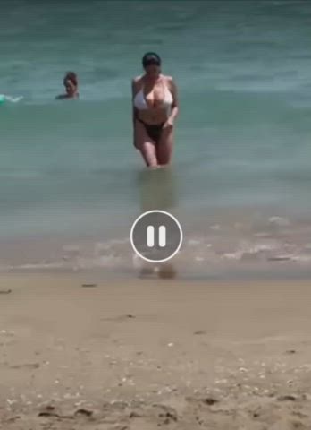 Beach Busty Wet clip