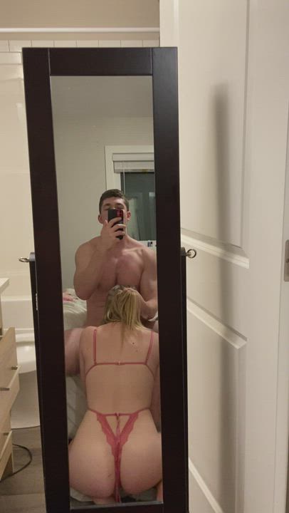 He saw me taking pics off my ass and couldn’t help but put his cock in my mouth
