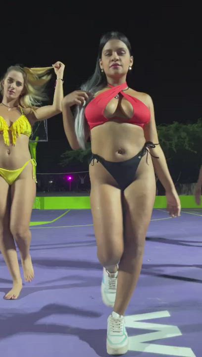 [GG island] Bikini Cam Camgirl Girls Group Sex Latina Lesbians Masturbating Outdoor