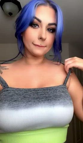 Big Tits Cute Smile clip