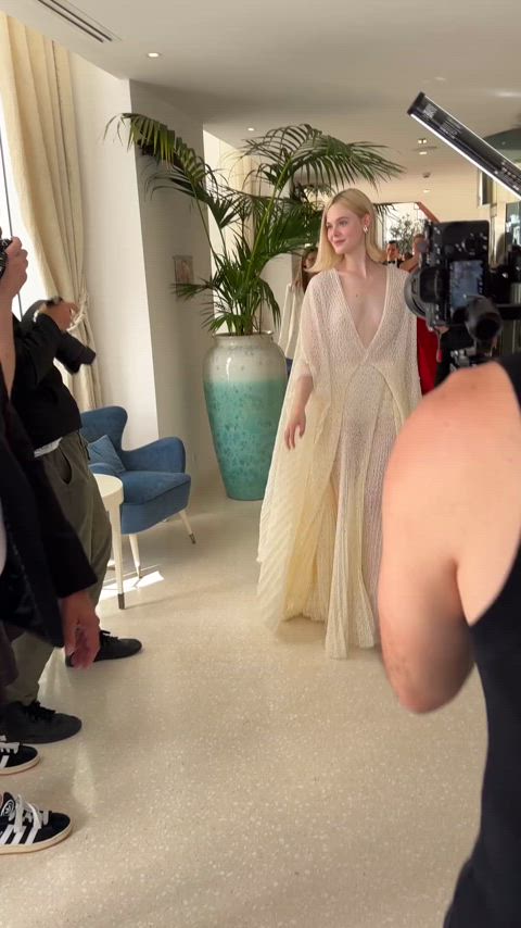 celebrity elle fanning pale petite celebs clip