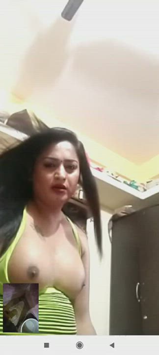 🔥️ Sexy Bhabhi Showing Her Boobs 😍 [Link In Comment] 👇👇