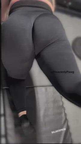 Love the way my ass looks in these leggings!