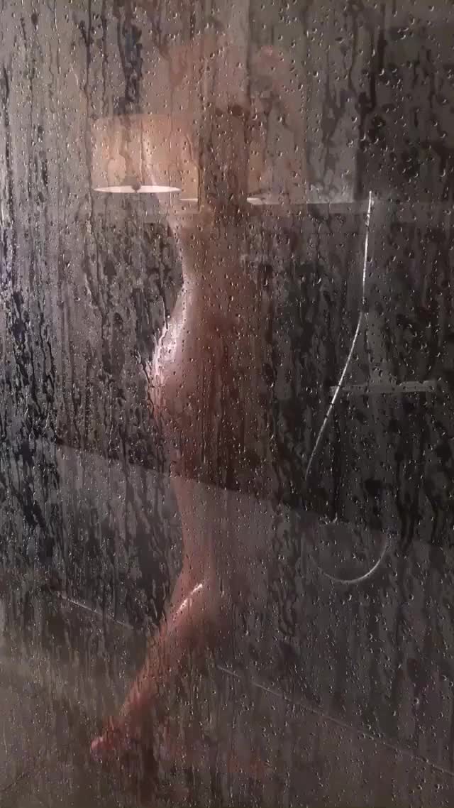 HeidiKlum shower 11112017
