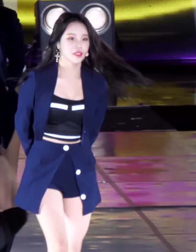 Momoland Jooe Can Barely Contain Them
